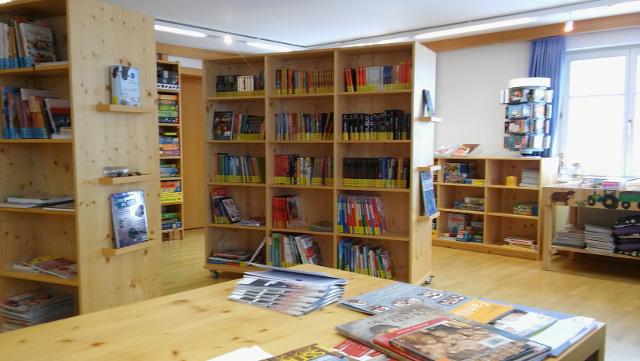 Bibliothek Sonntag innen